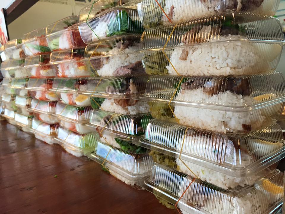 ข้าวขาหมูระยอง สาขาตะพง ข้าวกล่อง ข้าวหมูแดง มันไก่ เกี๋ยวเตี๋ยวเป็ดตุ๋น เน้นเป็ด คากิ