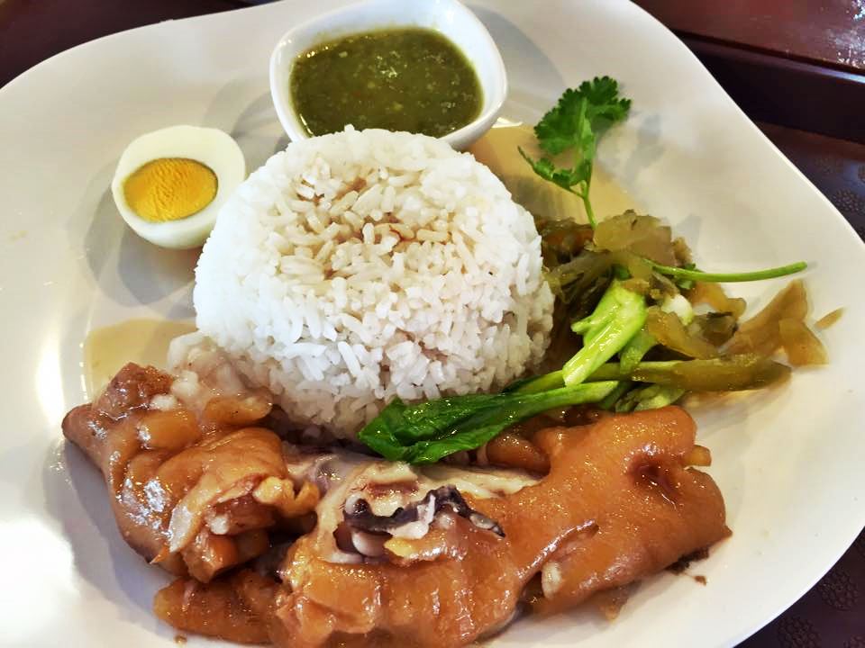 ข้าวขาหมูระยอง สาขาตะพง ข้าวกล่อง ข้าวหมูแดง มันไก่ เกี๋ยวเตี๋ยวเป็ดตุ๋น เน้นเป็ด คากิ