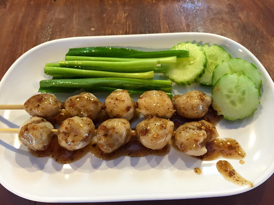 ข้าวขาหมูระยอง สาขาตะพง ข้าวกล่อง ข้าวหมูแดง มันไก่ เกี๋ยวเตี๋ยวเป็ดตุ๋น เน้นเป็ด คากิ