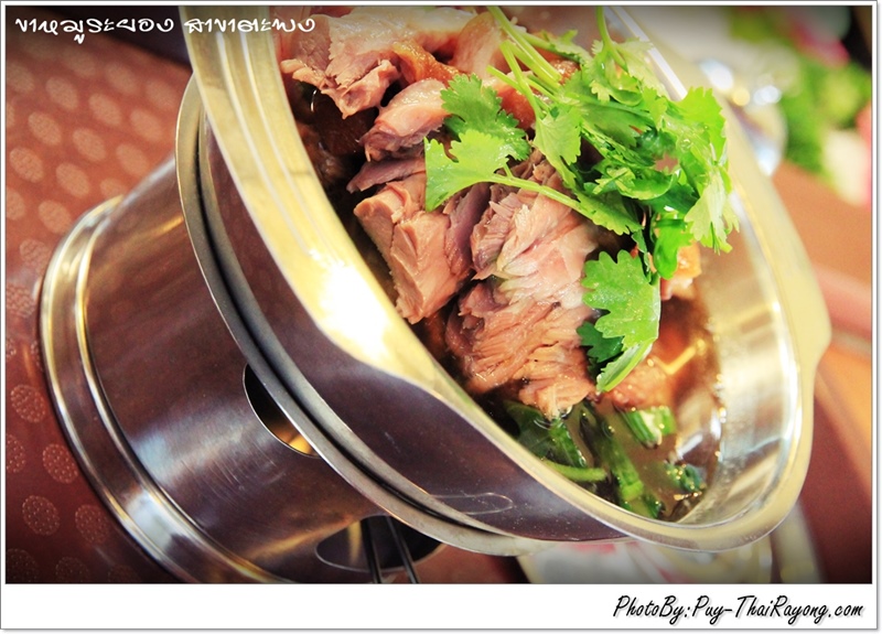 ข้าวขาหมูระยอง สาขาตะพง ข้าวกล่อง ข้าวหมูแดง มันไก่ เกี๋ยวเตี๋ยวเป็ดตุ๋น เน้นเป็ด คากิ