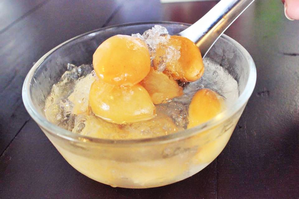 ข้าวขาหมูระยอง สาขาตะพง ข้าวกล่อง ข้าวหมูแดง มันไก่ เกี๋ยวเตี๋ยวเป็ดตุ๋น เน้นเป็ด คากิ